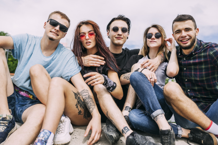 ¿SE DEBE USAR GAFAS DE SOL INCLUSO EN DÍAS NUBLADOS?