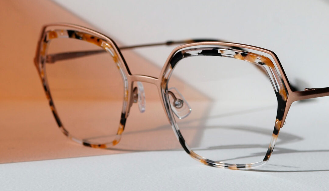 Vistiendo los ojos con colores suaves y cálidos