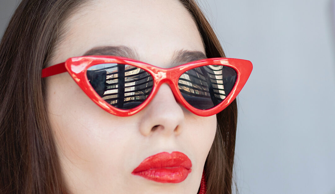 Al interior de las gafas de acetato