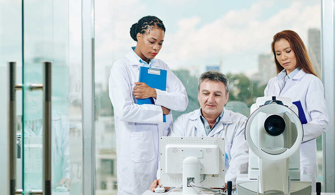 Orto-k + atropina, una alternativa para control de miopía