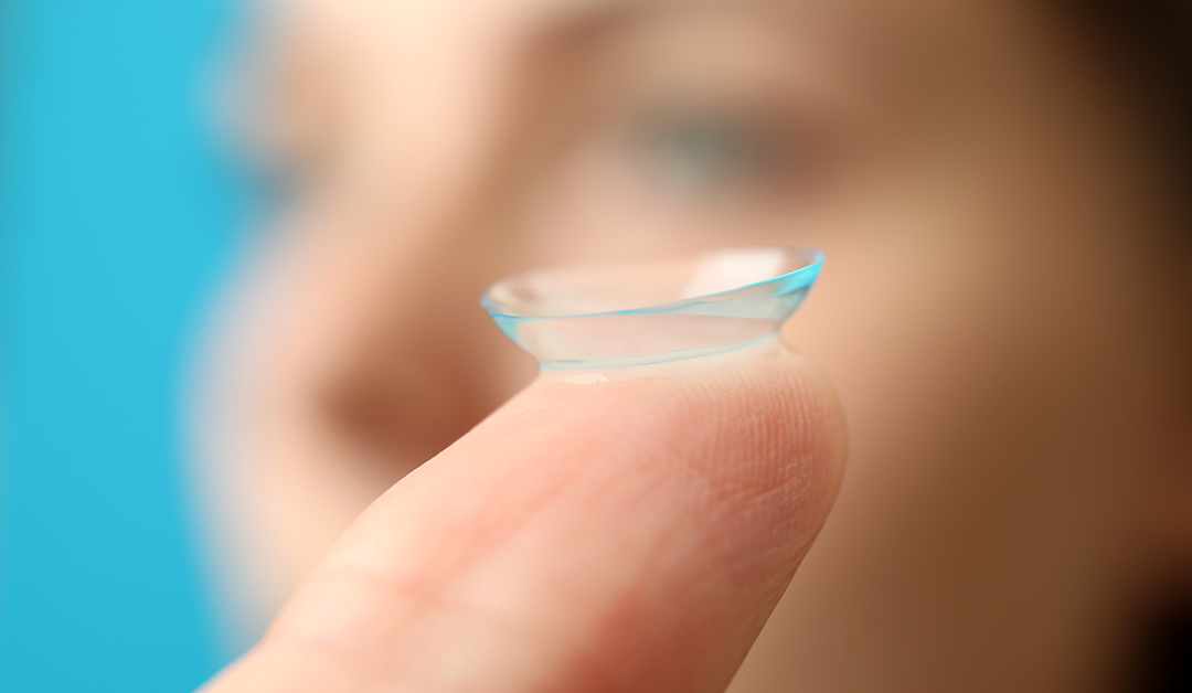 Simplificación del tratamiento de la miopía con LC liberadores de atropina