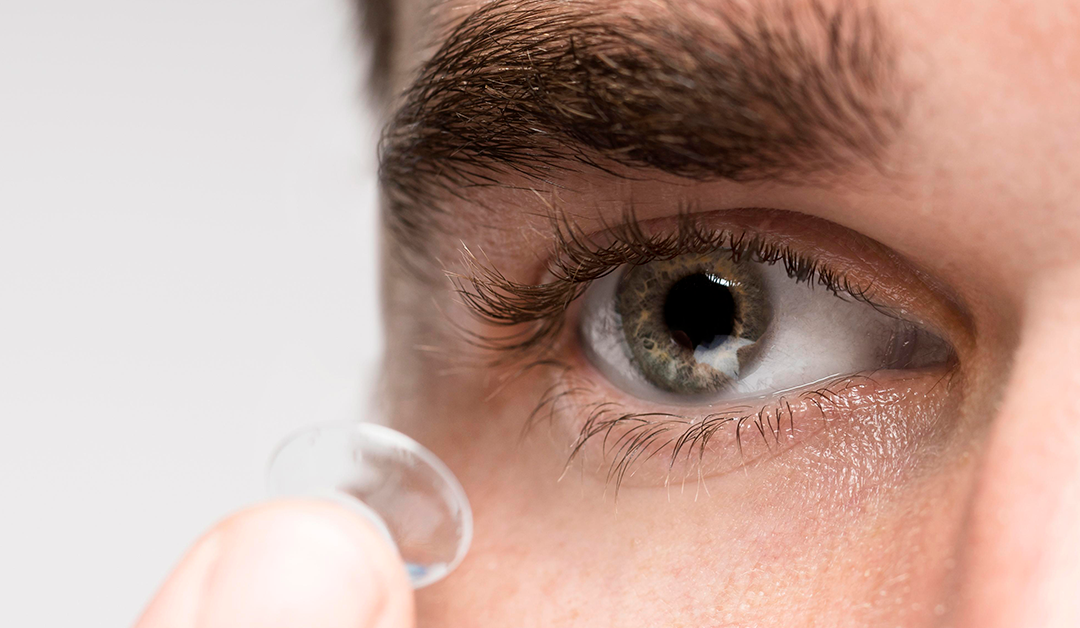 Verdad o Mito: ¿No hay beneficio para el paciente en corregir por completo un astigmatismo bajo con los lentes de contacto blandos tóricos?