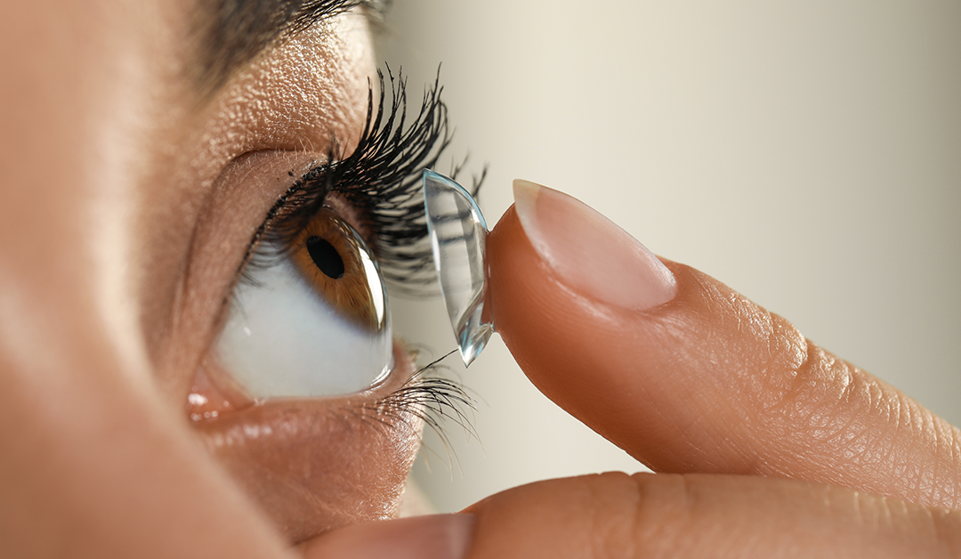 Verdad o Mito: ¿No hay beneficio para el paciente en corregir por completo un astigmatismo bajo con los LC blandos tóricos?