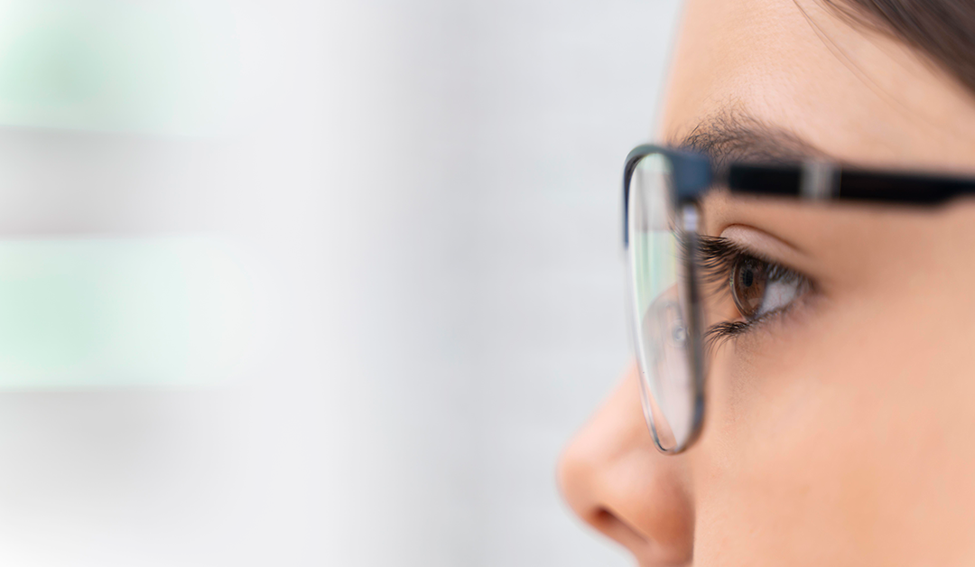 Efecto de la distancia al vértice en la adaptación de lentes oftálmicos