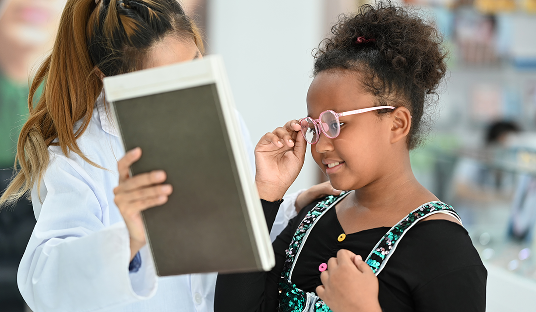Entre juego y protección: el reto de elegir las gafas pediátricas